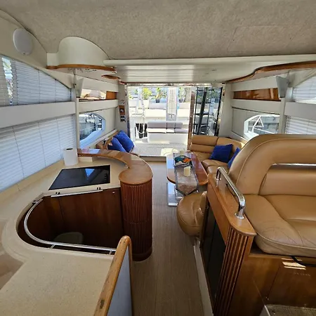 Bateau-hôtel Luxury Experience On A 16-meter Azimut Yacht Torrevieja
