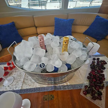 Bateau-hôtel Luxury Experience On A 16-meter Azimut Yacht Torrevieja