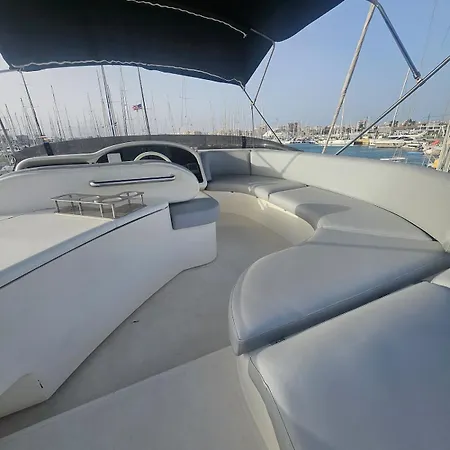 Luxury Experience On A 16-meter Azimut Yacht Bateau-hôtel