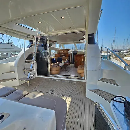 Bateau-hôtel Luxury Experience On A 16-meter Azimut Yacht Torrevieja