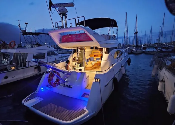 Hotel en barco Luxury Experience On A 16-meter Azimut Yacht Torrevieja