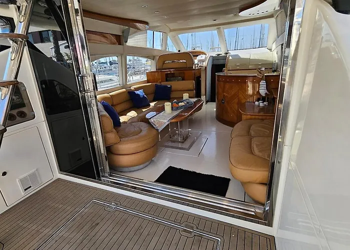 Luxury Experience On A 16-meter Azimut Yacht Hotel en barco