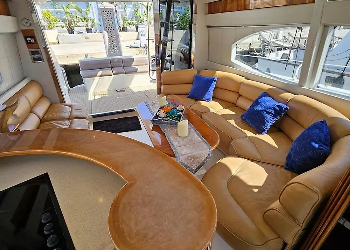 Hotel en barco Luxury Experience On A 16-meter Azimut Yacht Torrevieja