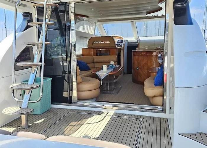 Hotel en barco Luxury Experience On A 16-meter Azimut Yacht *