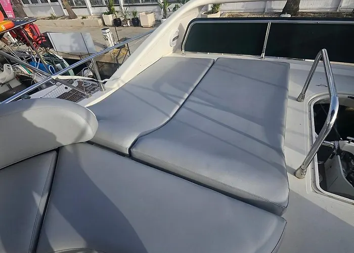 Hotel en barco Luxury Experience On A 16-meter Azimut Yacht