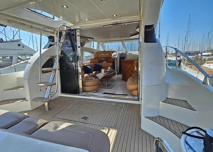 Hotel en barco Luxury Experience On A 16-meter Azimut Yacht Torrevieja