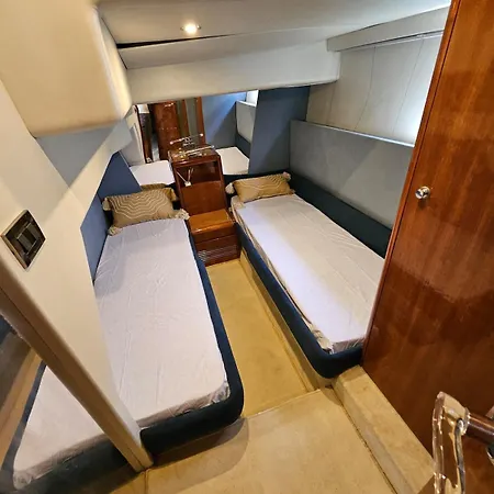 Luxury Experience On A 16-meter Azimut Yacht Πλωτό κατάλυμα