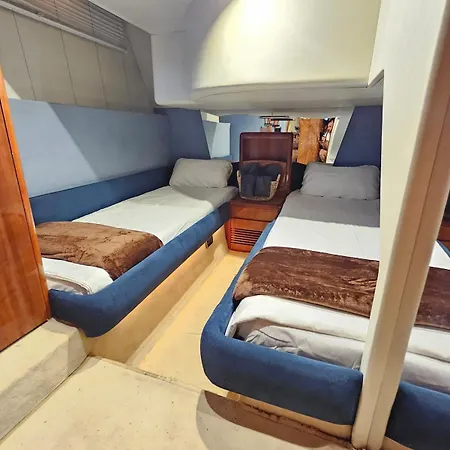 Luxury Experience On A 16-meter Azimut Yacht Πλωτό κατάλυμα Τορεβιέχα