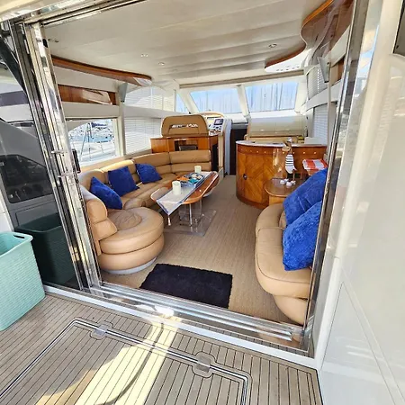 Luxury Experience On A 16-meter Azimut Yacht Πλωτό κατάλυμα