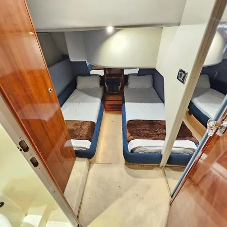 Luxury Experience On A 16-meter Azimut Yacht Båthotell *