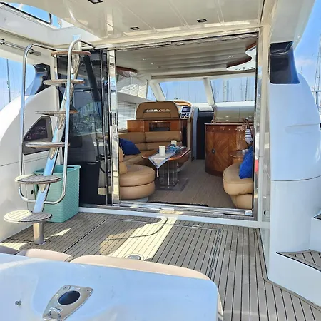 Båthotell Luxury Experience On A 16-meter Azimut Yacht *