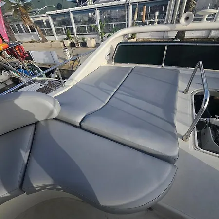 Båthotell Luxury Experience On A 16-meter Azimut Yacht