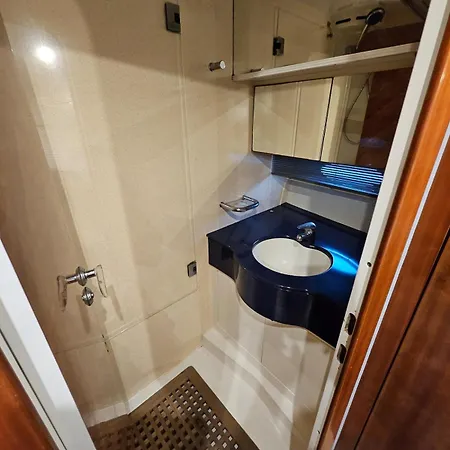 Luxury Experience On A 16-meter Azimut Yacht Τορεβιέχα