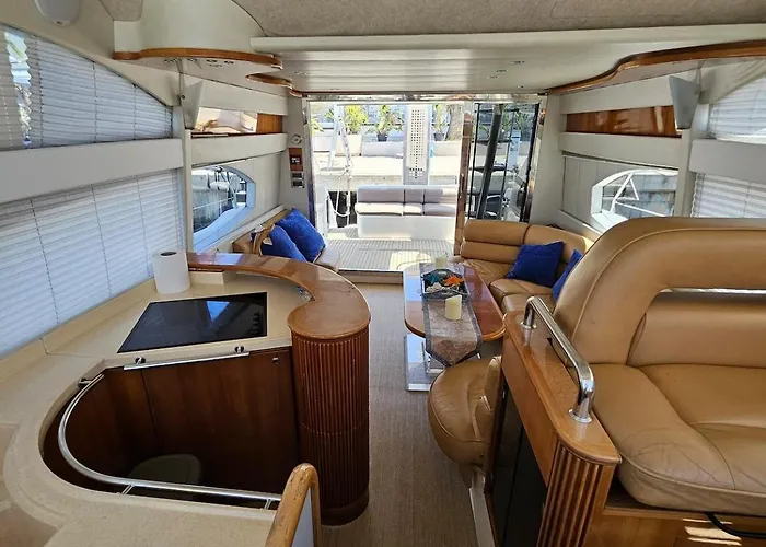 Botel Luxury Experience On A 16-meter Azimut Yacht Torrevieja