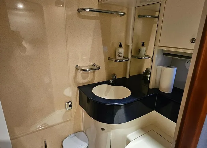 Båthotell Luxury Experience On A 16-meter Azimut Yacht